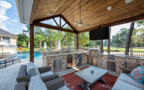 Outdoor kitchen - Pulliam Pools.