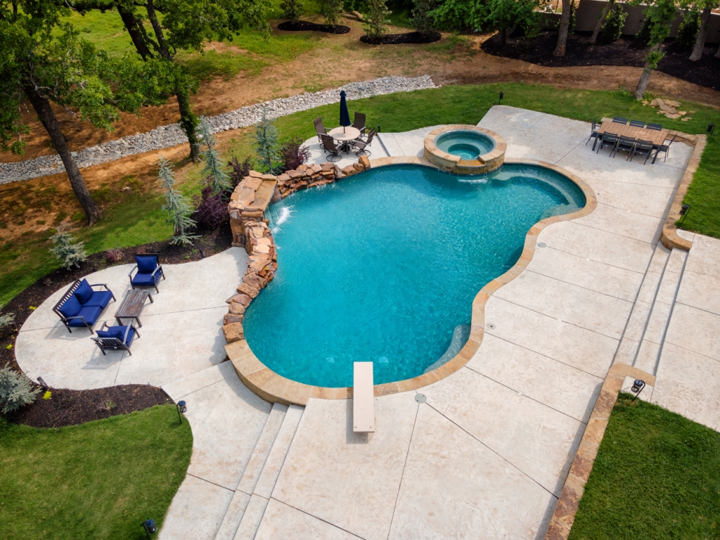 Custom pool built by Pulliam Pools